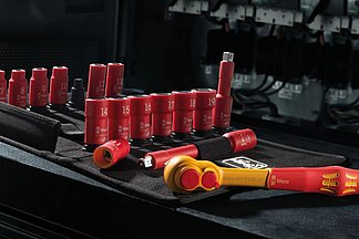 [Translate to Englisch:] Das Zyklop-VDE-Knarrensortiment für komfortable und sichere Arbeitseinsätze in der Elektroinstallation. 